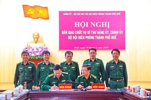 Bàn giao chức vụ Bí thư Đảng ủy, Chính ủy Bộ đội Biên phòng thành phố
