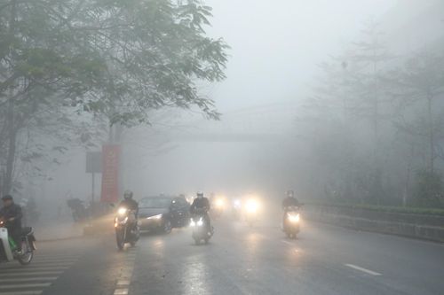 Kinh nghiệm lái xe tay ga an toàn trong điều kiện mưa phùn