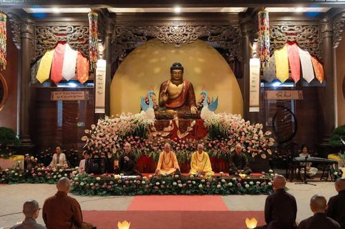 Tổ đình Thiên Bình tổ chức đêm thiền trà và trao 500 phần quà từ thiện