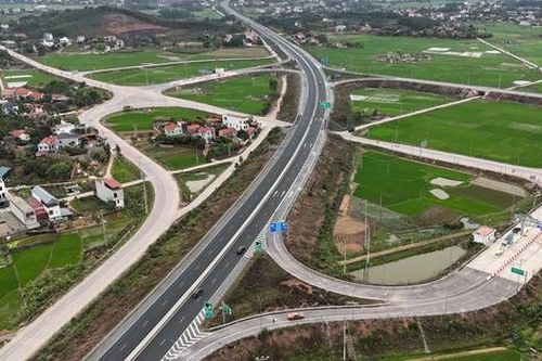 Ngày đầu khai thác, nút giao Vôi trên cao tốc Bắc Giang - Lạng Sơn vắng lạ thường