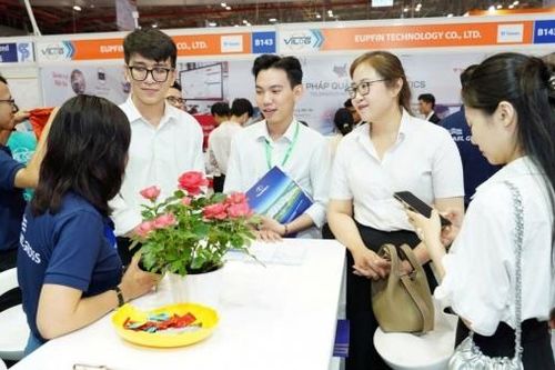 Thúc đẩy chuyển đổi số và phát triển xanh ngành logistics
