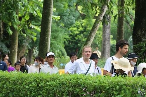 Thủ tướng yêu cầu thúc đẩy phát triển du lịch, bảo đảm tăng trưởng hai con số