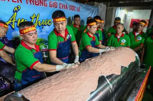 Giữ lửa nghề ở làng giò chả 500 tuổi