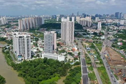 Thị trường bất động sản 'mắc ba căn bệnh như người già'