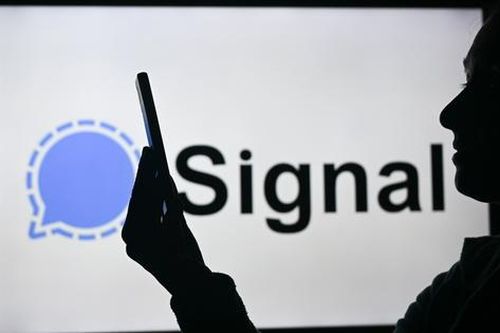 Vụ bê bối Signal: Sự ly kỳ của tính năng Siri trong iPhone