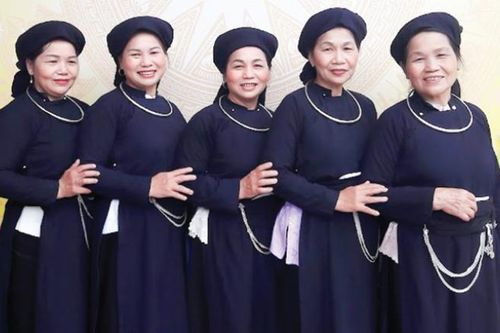 Biểu tượng độc đáo của người Tày từ góc nhìn qua bộ trang phục