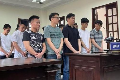 Ngang nhiên bắt người ở quán cà phê, băng nhóm giang hồ lãnh án
