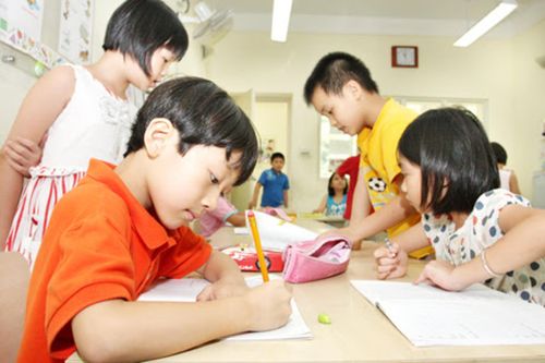 Cuộc đua vào lớp 1 trường top: Trẻ 5 tuổi vật vã lịch học thêm kín tuần