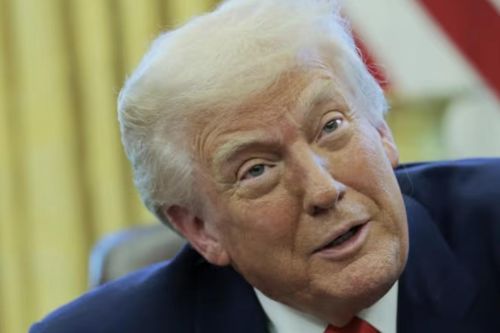 Nước gội đầu yếu ớt, ông Trump ký lệnh 'làm vòi sen tuyệt vời trở lại'