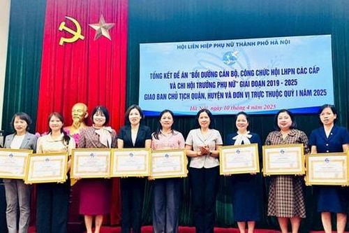 Phụ nữ Thủ đô đỡ đầu hơn 1.200 trẻ mồ côi