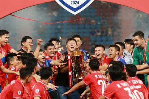 HLV Kim Sang-sik dẫn dắt đội tuyển 'Các ngôi sao Đông Nam Á' thi đấu với CLB Manchester United