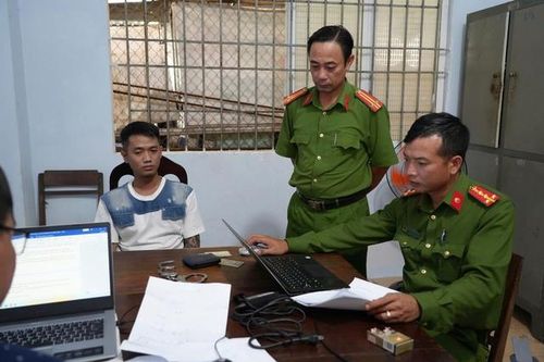 Nghĩ bị 'nhìn đểu', người đàn ông gọi đồng bọn đến trả thù