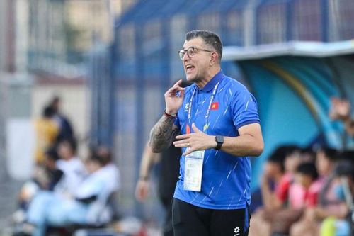 HLV Roland: 'Tôi nói học trò hãy ngẩng cao đầu, hành trình mới chỉ bắt đầu'