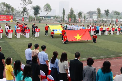 17 đội bóng sôi nổi so tài, tranh cúp Báo Lao động Thủ đô 2025