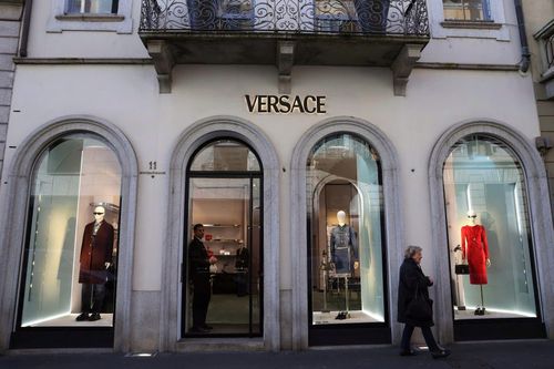 Prada chi gần 1,4 tỷ USD 'thâu tóm' Versace