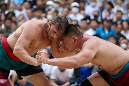 'Thần Sấm' Zakhar đấu với Hiếu Khổng Lồ
