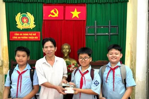 Hành động đáng tuyên dương của 3 học sinh ở TP Huế