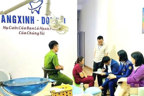 Khám răng không có giấy phép, một cơ sở nha khoa bị đình chỉ hoạt động
