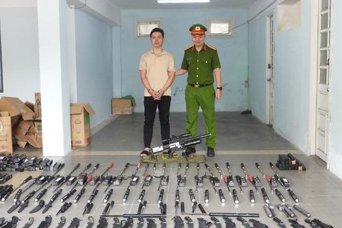 Triệt xóa chuyên án 'làm giả con dấu, tài liệu của cơ quan, tổ chức', thu giữ số lượng lớn vũ khí thô sơ