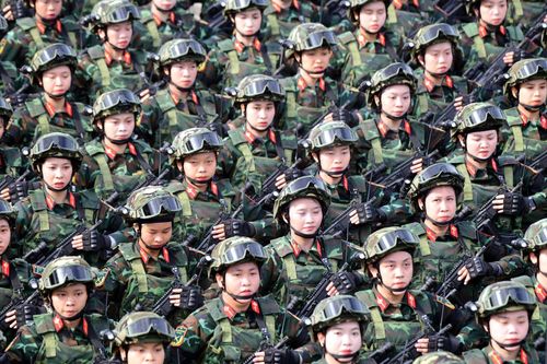 Những 'bóng hồng' tham gia tổng hợp luyện diễu binh tại sân bay Biên Hòa