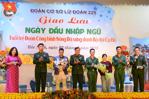 Giúp chiến sĩ mới hòa nhập, tự tin phấn đấu