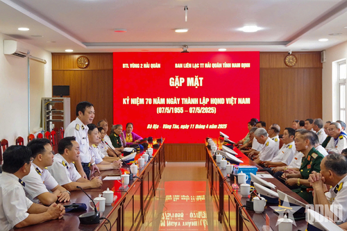 Ban liên lạc truyền thống Hải quân tỉnh Nam Định thăm và động viên cán bộ, chiến sĩ Vùng 2 Hải quân