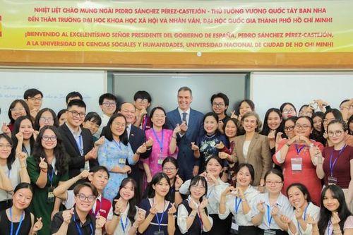 Thủ tướng Tây Ban Nha truyền cảm hứng cho sinh viên Nhân văn
