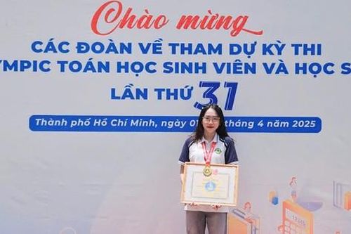 Nữ sinh 'Sinh viên 5 tốt' với bộ huy chương Toán học toàn quốc