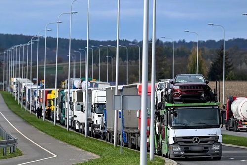 EU và Ukraine gia hạn Hiệp định vận tải đường bộ