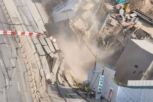 Hàn Quốc: Sập công trình tàu điện ngầm đang xây dựng
