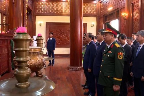 Lãnh đạo tỉnh Yên Bái dâng hương tưởng niệm Chủ tịch Hồ Chí Minh