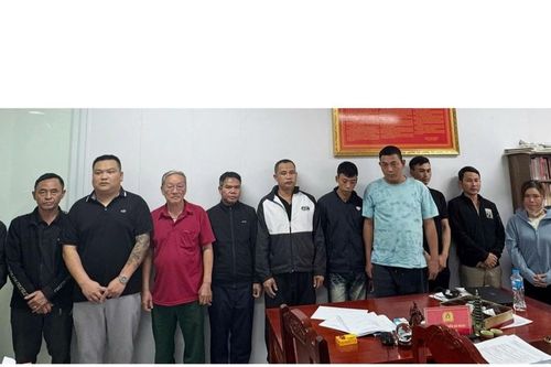 Thanh Hóa: Khởi tố 12 đối tượng khai thác cát trái phép