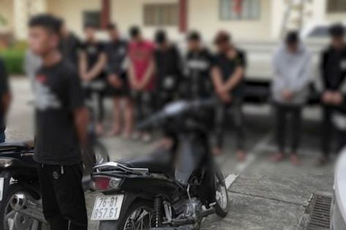 Nguồn cơn nhóm thiếu niên bị truy sát, một người bị chém rơi khỏi xe tử vong