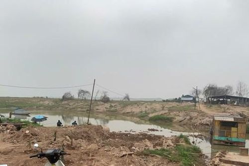 Hà Nội: 5.000m3 phế thải đang 'bức tử' sông Hồng đã được thu dọn