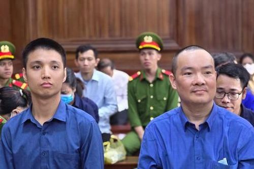 Vụ cấp sai 39.000 bằng lái xe: Một bị cáo ngất xỉu khi tòa tuyên án
