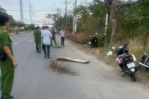 Ghen tuông, người đàn ông 70 tuổi chặn đường đâm chết tình nhân