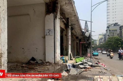 Dỡ bỏ dãy ki ốt bán quần áo dọc phố Lê Duẩn