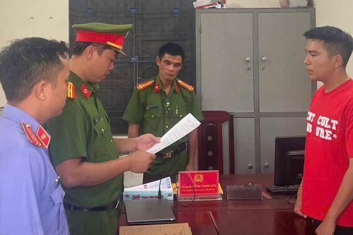 TikToker Dưỡng Dướng Dường từ 'ảo tưởng quyền lực mạng xã hội' đến bị bắt giam
