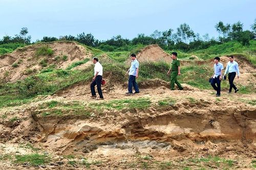 Phê chuẩn khởi tố 12 bị can liên quan đường dây khai thác cát trái phép quy mô rất lớn