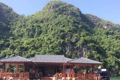 Làng chài Cửa Vạn - viên ngọc ẩn quyến rũ của Vịnh Hạ Long