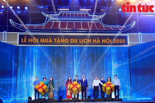 Hà Nội rực rỡ sắc màu di sản tại Lễ hội Quà tặng Du lịch 2025