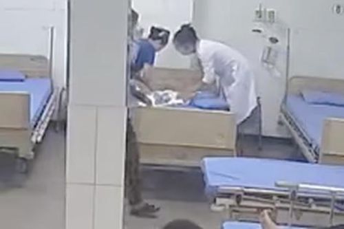 Bình Thuận: Cứu sống một trẻ sơ sinh trong tình trạng ngưng tim, không còn dấu hiệu sự sống.