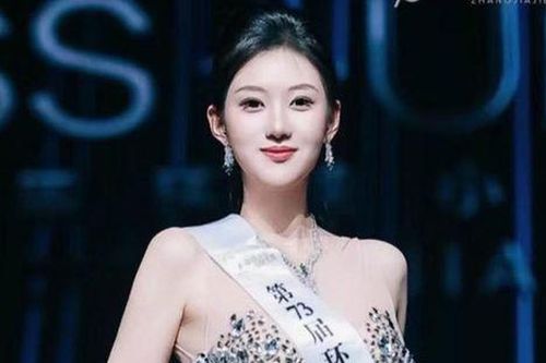 Một Hoa hậu bị tước vương miện chỉ sau vài tháng đăng quang