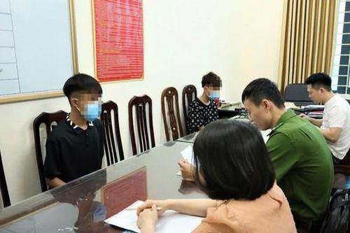 2 thiếu niên vác dao đi cướp đèn xe máy về sử dụng