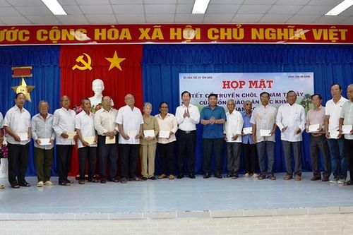Thứ trưởng Bộ Dân tộc và Tôn giáo Y Thông thăm, chúc Tết cổ truyền Chol Chnam Thmay đồng bào dân tộc thiểu số Khmer