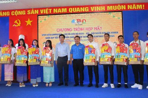 Họp mặt sinh viên Campuchia, Lào đang học tập tại An Giang nhân Tết cổ truyền Chol Chnam Thmay và Bunpimay