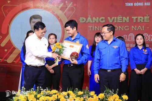 Phát huy vai trò hạt nhân của đảng viên trẻ