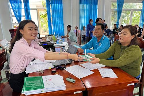 Giải ngân hơn 2,8 tỷ đồng cho hộ dân vay