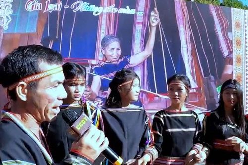 Nghệ nhân Nay Thơi: Trọn tình yêu với văn hóa truyền thống