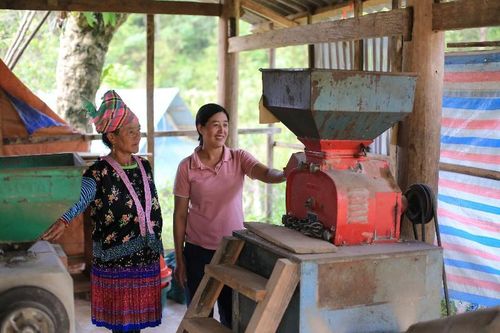 Đảng viên đang công tác tích cực giữ mối liên hệ với nơi cư trú